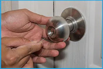 Lock Locksmith Services Houston, TX 713-470-0691 - 14-unlock-door